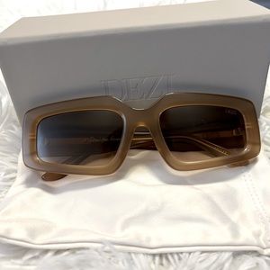 DEZI Honey Maple/ Umber Maple Sunglasses